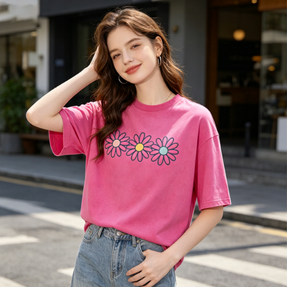 👚 50% ОТСТЪПКА СЕГА! 🌼 Дамска тениска с щампа на маргаритка – мека памучна, весела щампа и перфектна за разхлабени летни дни ☀️