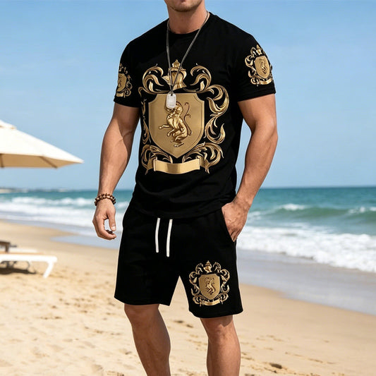 👕30% ОТСТЪПКА СЕГА!👑 Мъжки комплект тениска с принт на златен герб и шорти – Стилен, дишащ и идеален за летни дни в свободно време или за спортен вид 🩳