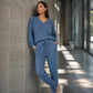 😍✨ Dwuczęściowy zestaw casualowy: bluzka z dekoltem w serek i długimi rękawami oraz spodnie jogger z sznurkiem — 7 kolorów, rozmiary S–2XL ❤️
