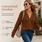 😍✨ Sweter z dzianiny typu waffle z kapturem, dekoltem w serek zapinanym na guziki, luźnym krojem — biały, czarny, granatowy, brzoskwiniowy, karmelowy — rozmiary S–2XL ❤️