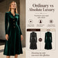 👗✨ Sukienka midi z błyszczącego aksamitu, złote guziki, kołnierzyk typu revers, krój w kształcie litery A, długie rękawy — styl vintage, kobieca, elegancka 👗